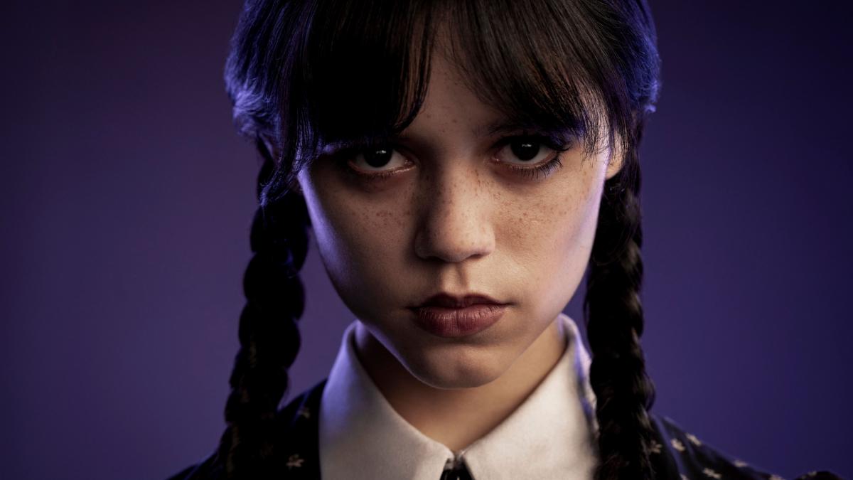 wednesday serial fenomen nu mai filmeaza romania mutat irlanda