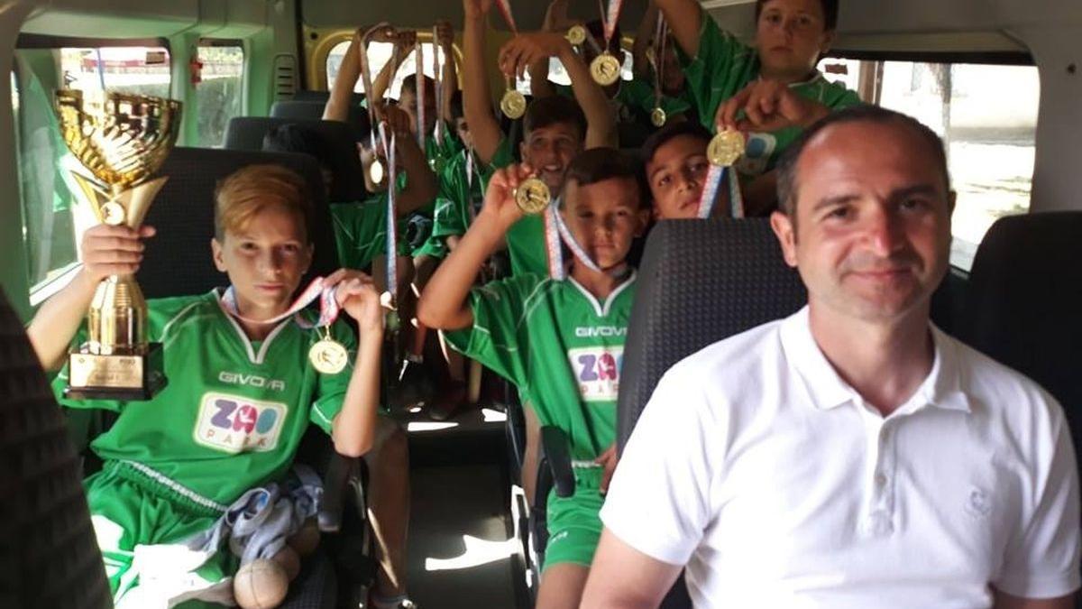 Educație prin oină, într-un sat din Oltenia