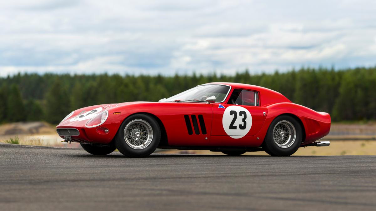 Record absolut: Cel mai scump Ferrari scos vreodată la licitaţie a fost vândut pentru o sumă incredibilă