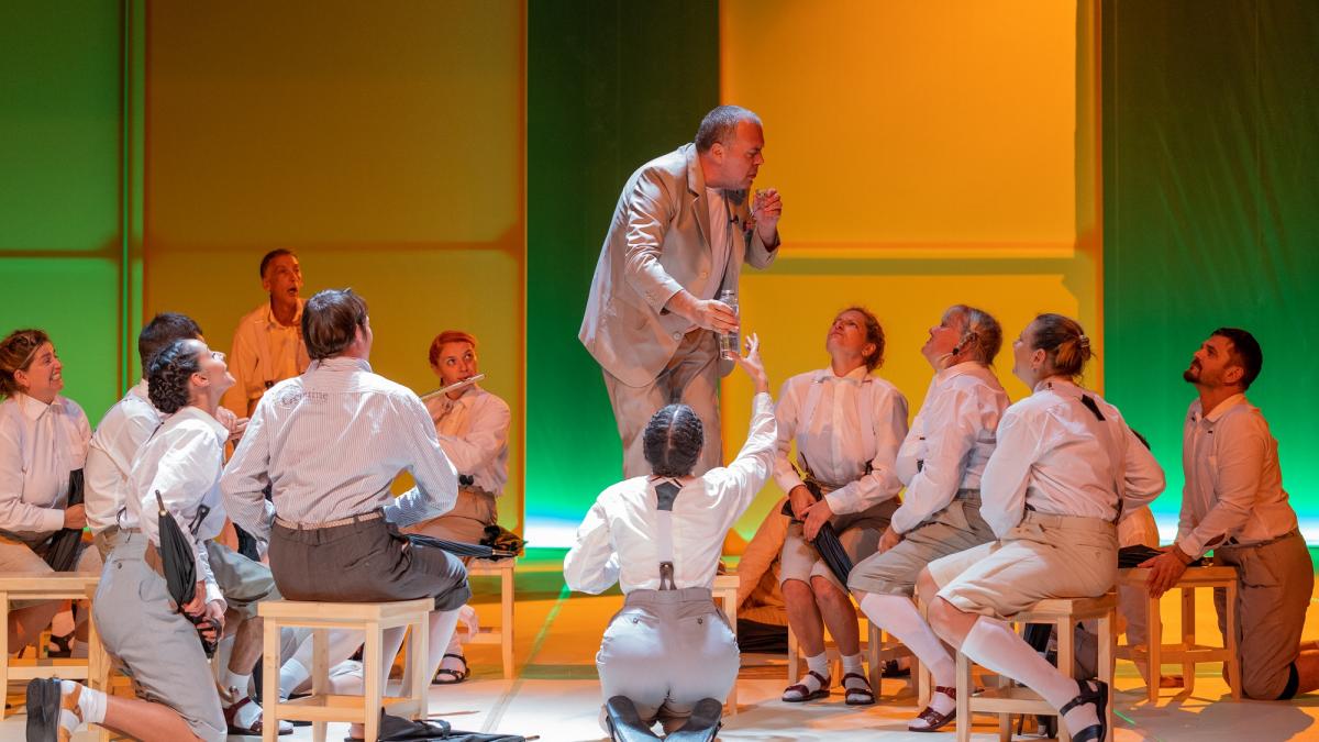 De 1 Decembrie, Constantin Chiriac și actorii TNRS joacă la Théâtre de la Ville-Paris. Spectacolul, cadou și pe Scena Digitală pentru publicul din România, Europa și întreaga lume