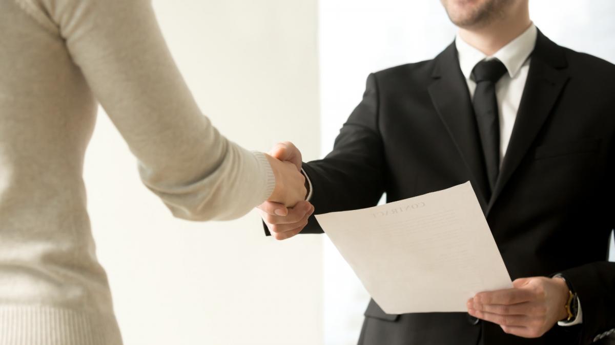 Ce trebuie să-ți comunice angajatorul: 5 aspecte esențiale bine de știut înainte de angajare