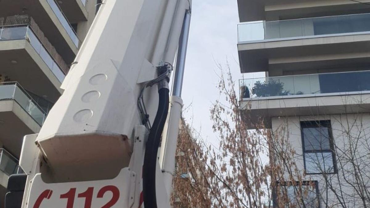 Incendiu la un complex de lux din Capitală. Douăzeci de persoane au fost evacuate