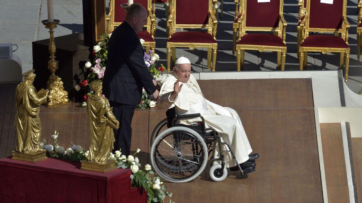 Papa Francisc a anunțat că are bronșită acută