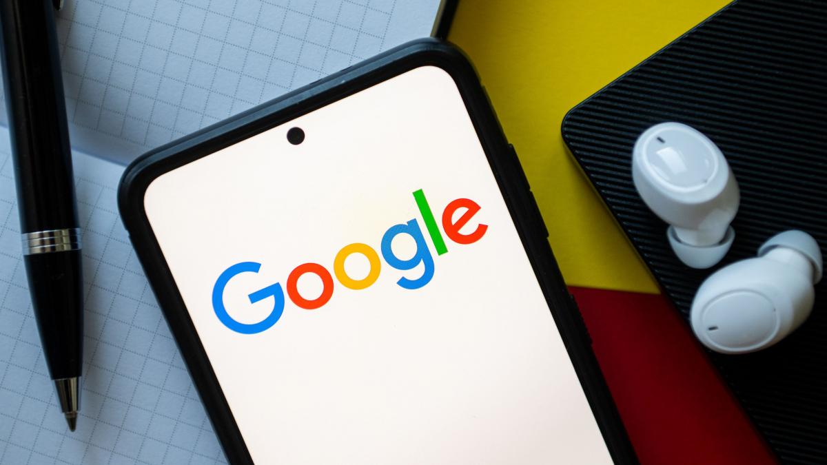 Atenție la căutările pe Google. Hackerii îți pot fura datele bancare