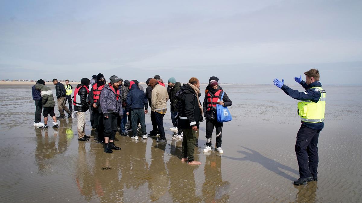 A scăzut numărul migranților care au încercat să traverseze Canalul Mânecii în bărci, din Franța, în 2023