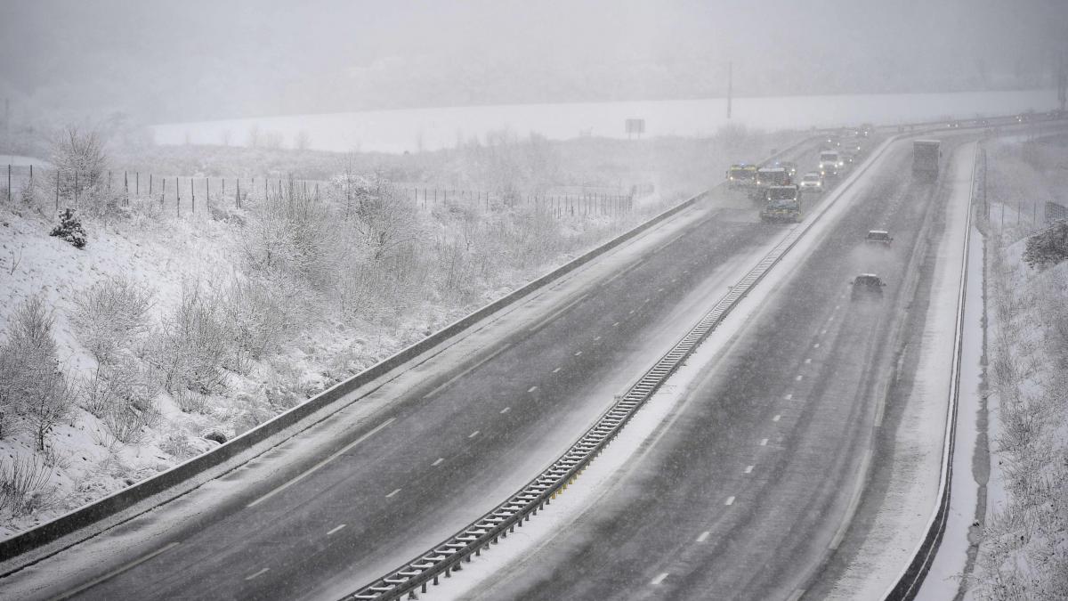 Alertă imediată pentru această dimineață de burniță, polei și ghețuș. Iată cele opt județe afectate