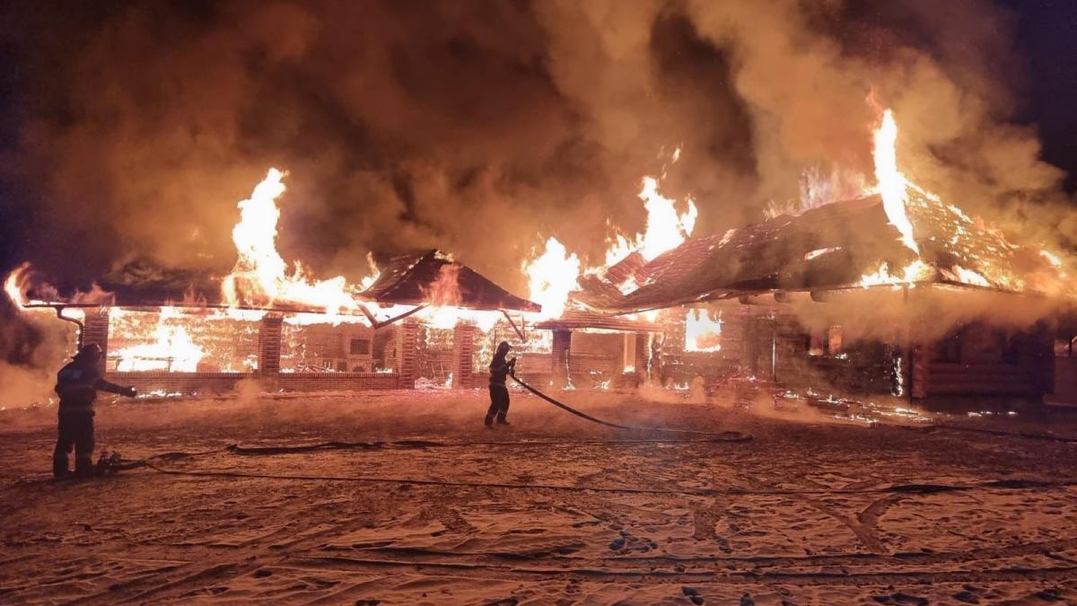 Incendiu violent la o cabană din Mănăstirea Humorului