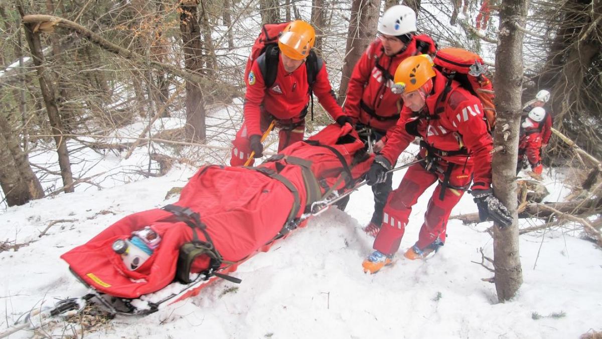 Salvamont a sărit în ajutorul a 25 de persoane în zonele montane. Nu vă mai puneți viața în pericol!