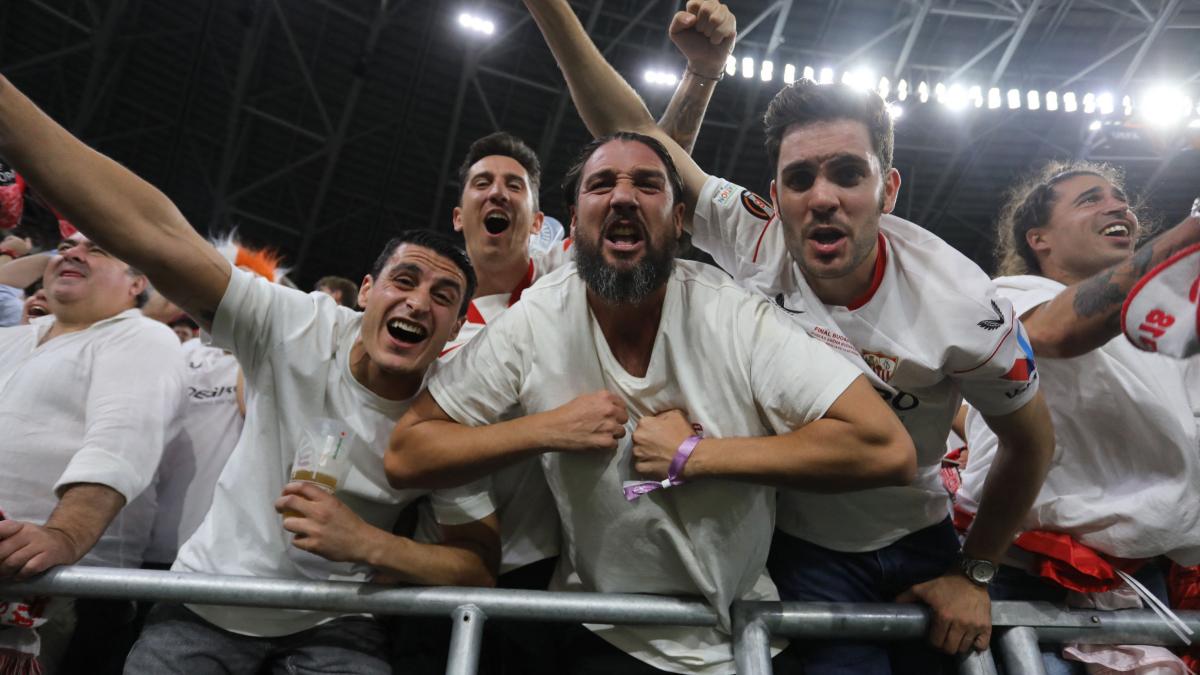Suporterii clubului Sevilla au primit interzis pentru meciul cu Lens din Liga Campionilor, după ce un fan a murit înjunghiat