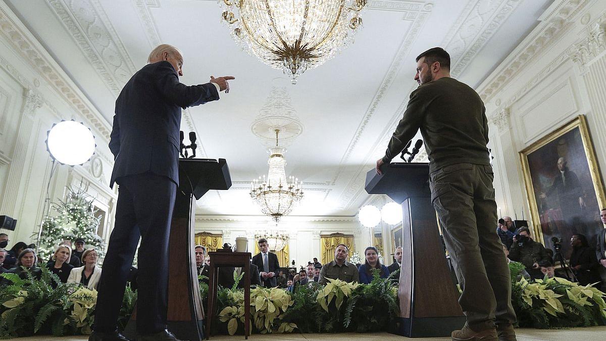 Zelenski merge din nou în America. Președintele Biden îl va primi marți la Casa Albă, într-un moment critic, în care ajutoarele pentru Ucraina sunt în impas