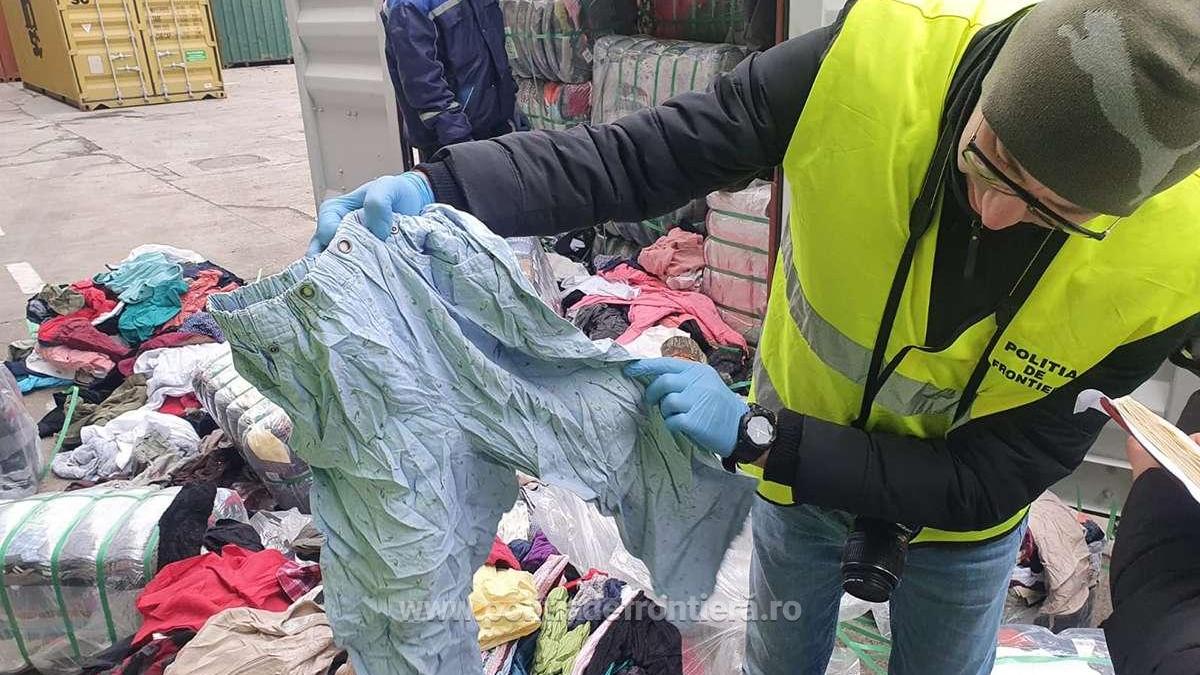 30 de tone de deșeuri de haine și încălțăminte, oprite la vama Giurgiu