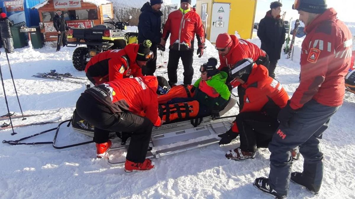 Persoană grav accidentată pe domeniul schiabil Transalpina