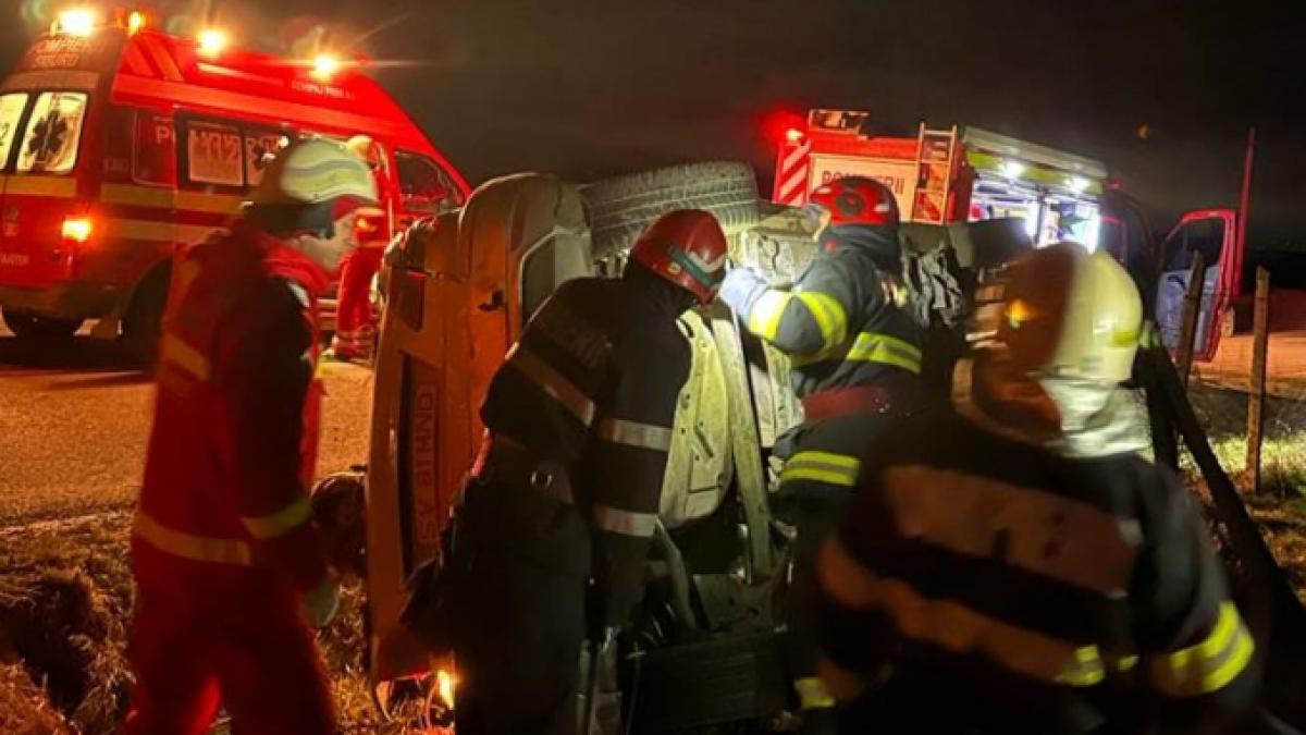 Un tânăr de 19 ani a murit după ce s-a răsturnat cu mașina la Suceava