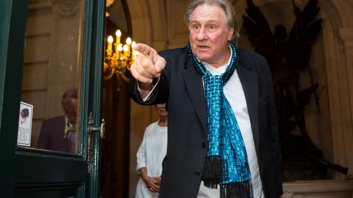 Gerard Depardieu scandalizează Franța, care vrea să-i retragă medalia Legiunea de Onoare 