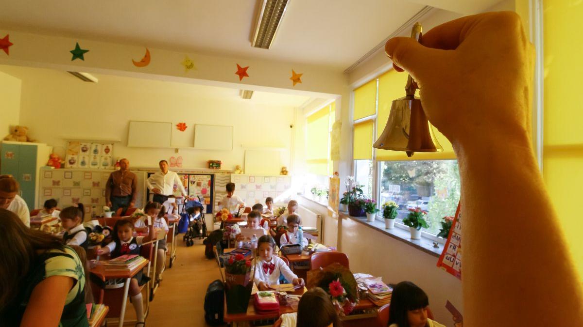 Ce vor elevii, profesorii și părinții români? Module sau semestre?