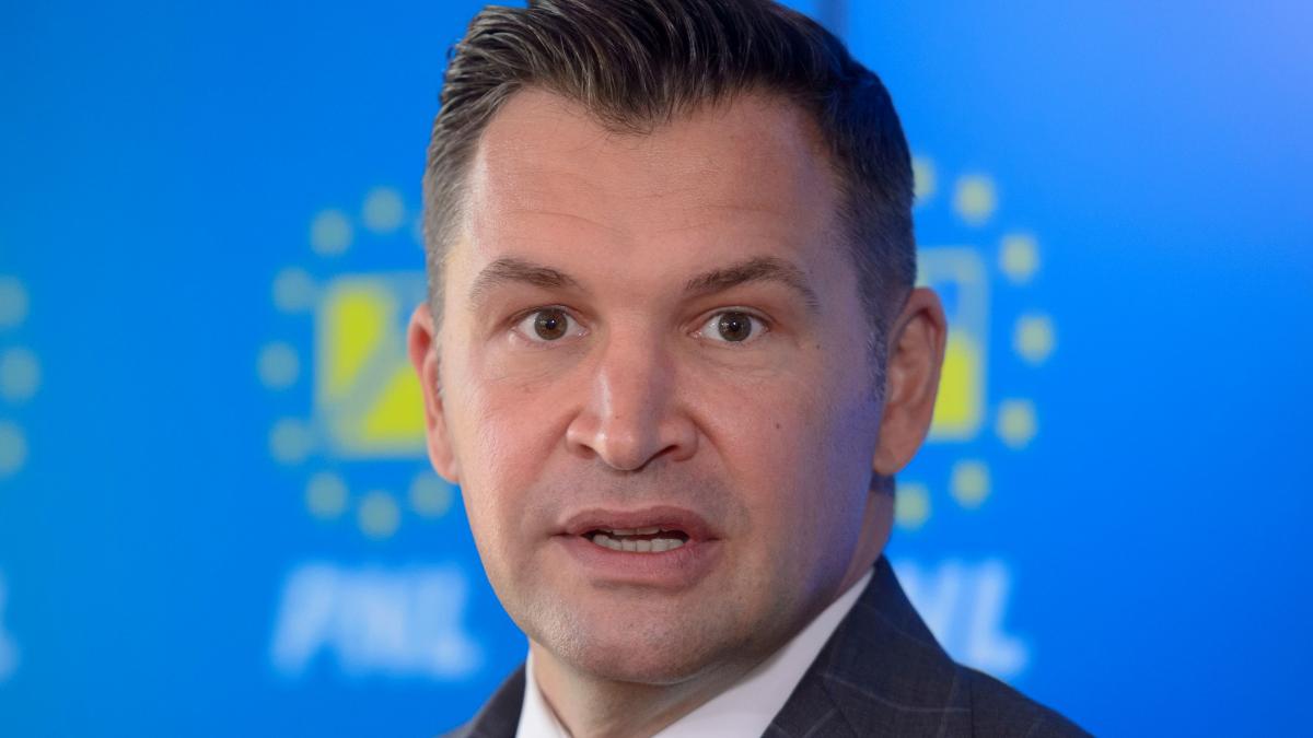 Stroe (PNL): Niște scandalagii şi clovni vor să preia conducerea în România