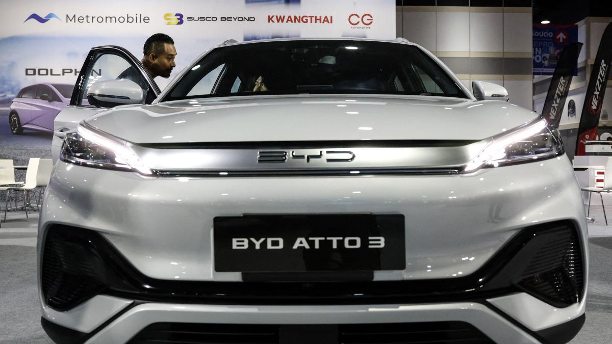 Un important constructor auto alege Ungaria pentru prima fabrică de maşini electrice din Europa