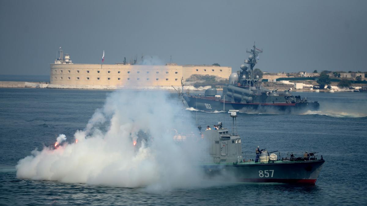 Ucraina revendică distrugerea unei importante nave militare rusești în Crimeea