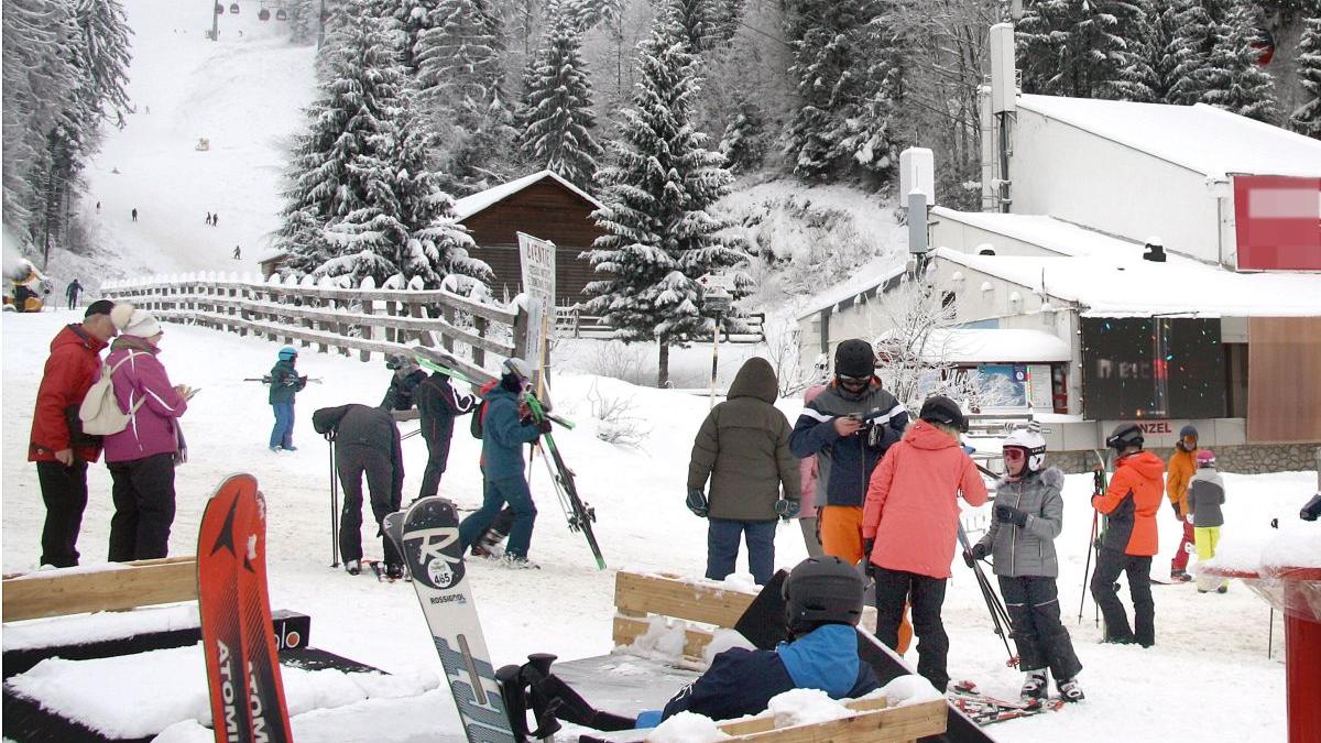 Două spații care urmau să găzduiască petreceri de Revelion, închise de inspectorii ISU Neamț