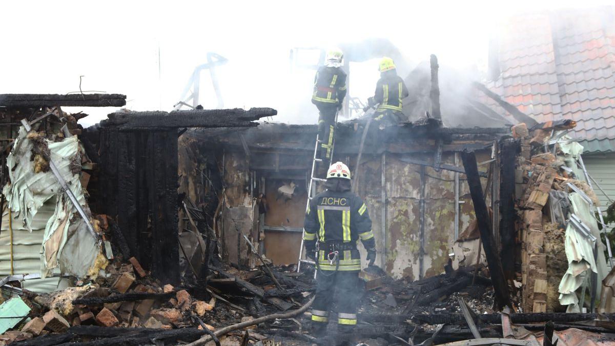 Un muzeu din Ucraina, lovit de resturi de dronă. Clădirea a luat foc