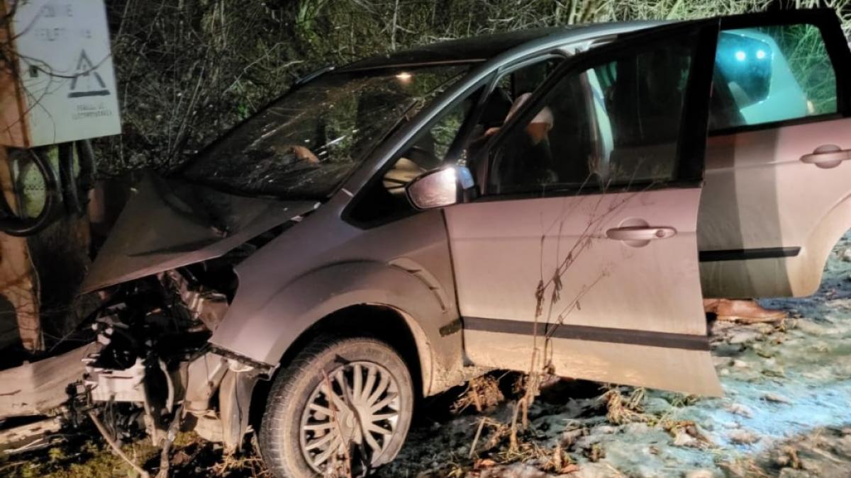 Accident grav în județul Cluj. Șase persoane, printre care doi copii, au fost rănite 