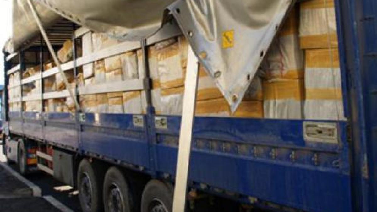 TIR-uri cu peste 30 de tone de deșeuri, oprite la intrarea în țară