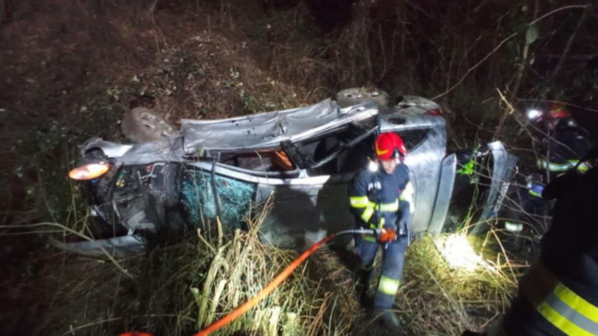 Accident groaznic la Sibiu: Cinci persoane au fost rănite după ce o mașină s-a răsturnat pe DN1