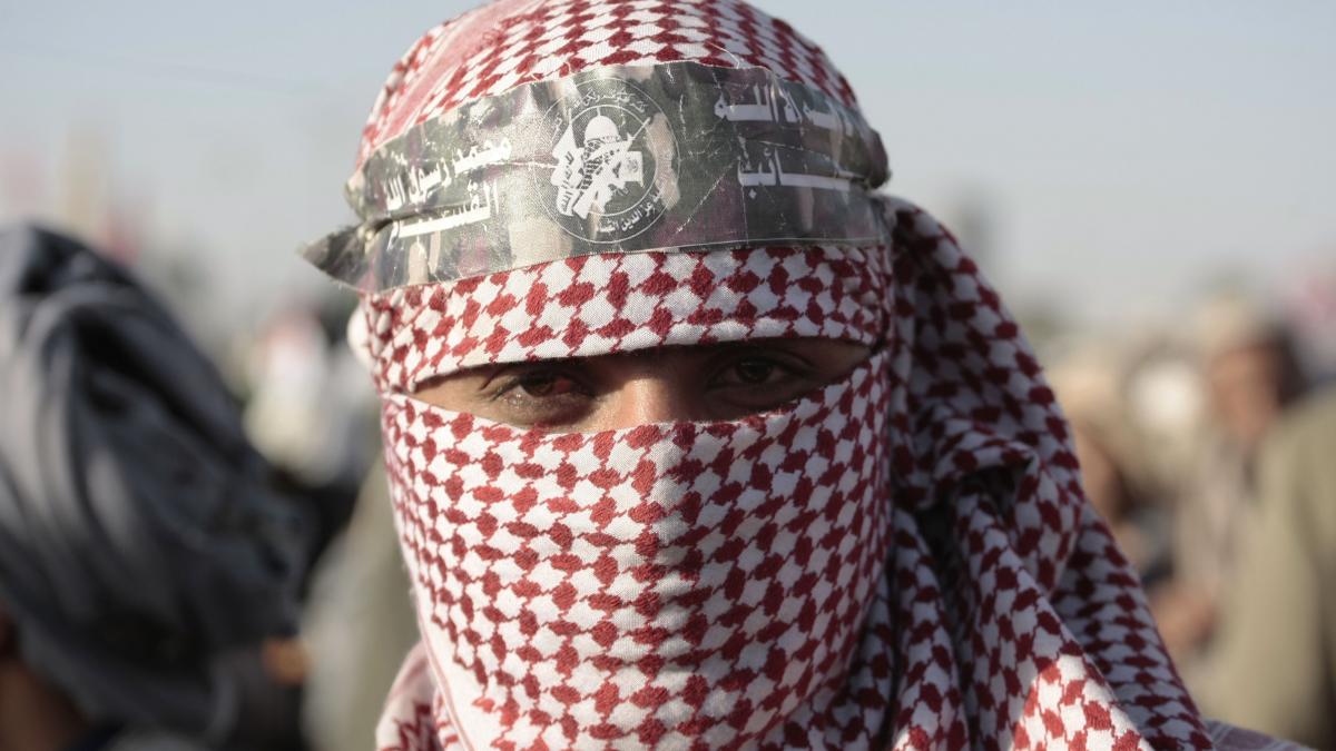 Guvernul din Yemen îi condamnă pe rebelii houthi pentru escaladarea tensiunilor