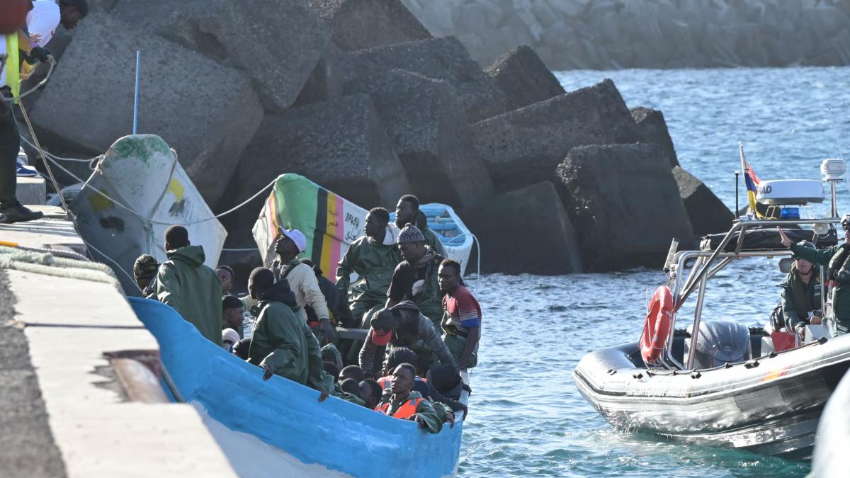Mai mulți migranți au murit în timp ce traversau Canalul Mânecii 