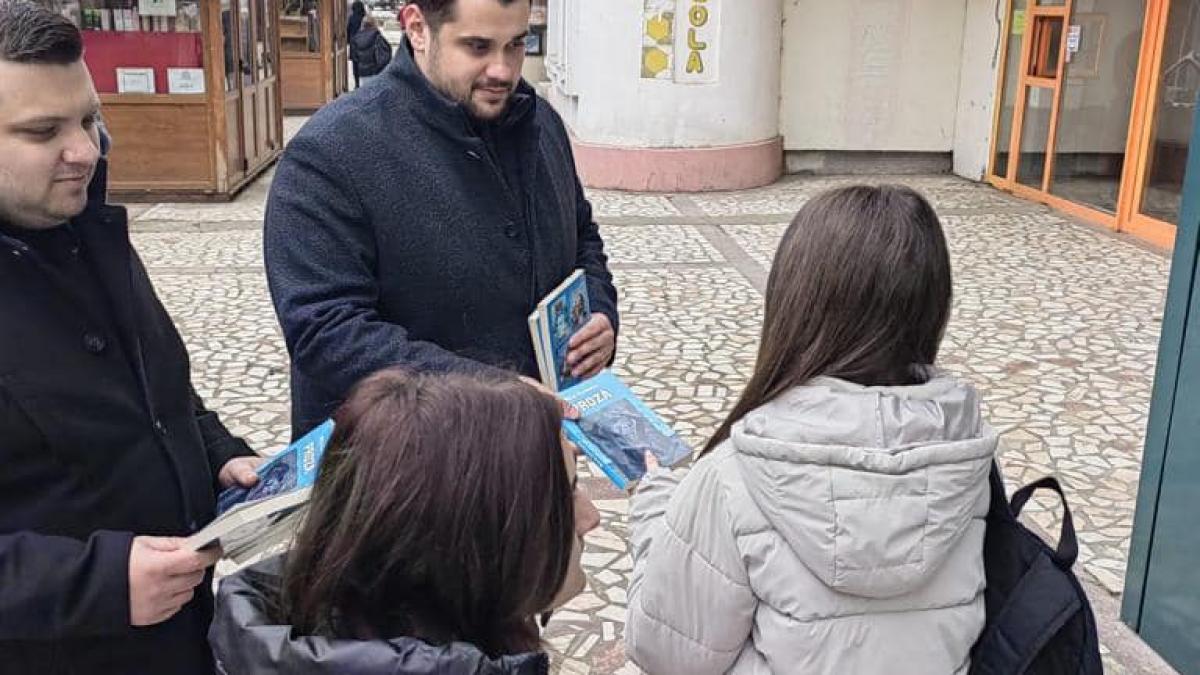 Frumoasa provocare de a dărui o carte