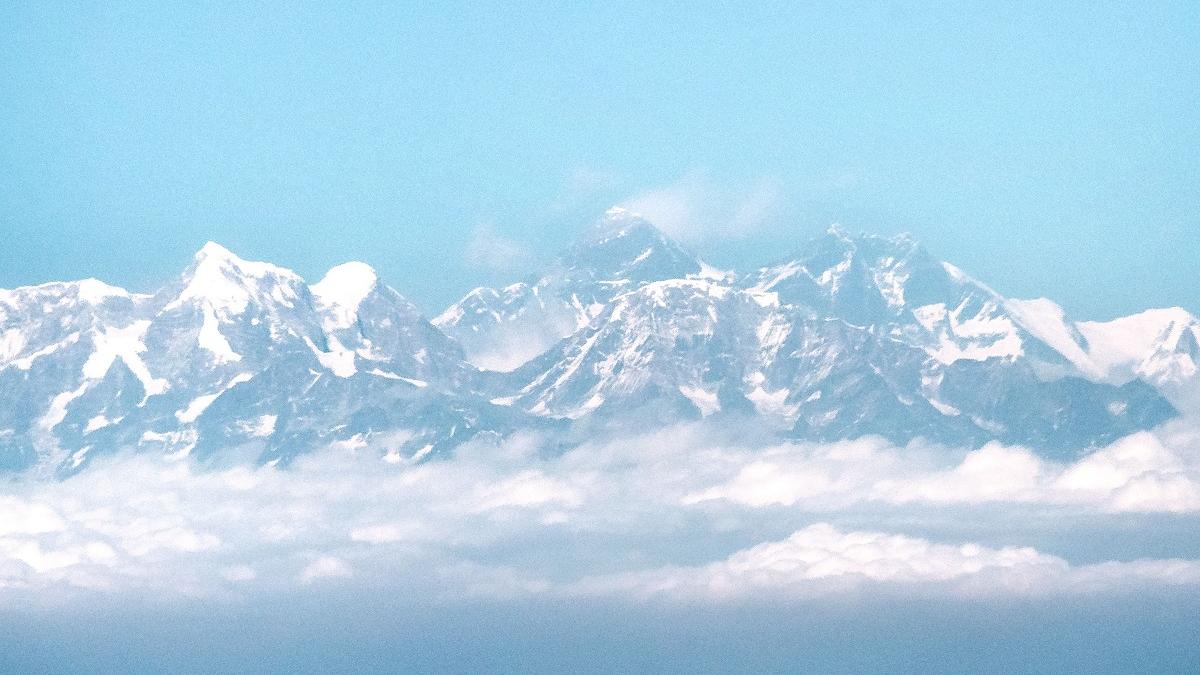 O fetiță de 4 ani a devenit cea mai tânără alpinistă care a ajuns pe Everest