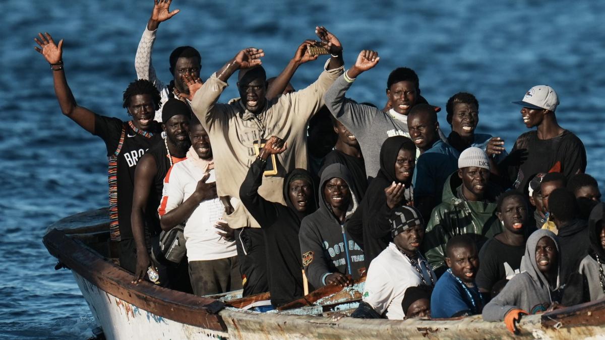 Numărul bărcilor cu migranți care ajung ilegal în Spania a crescut de patru ori în ianuarie 2024