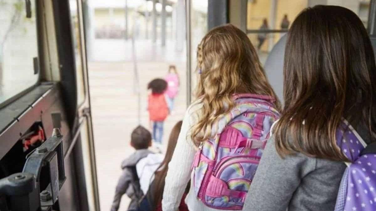 Unul din cinci copii români nu ajunge să finalizeze şcoala la timp