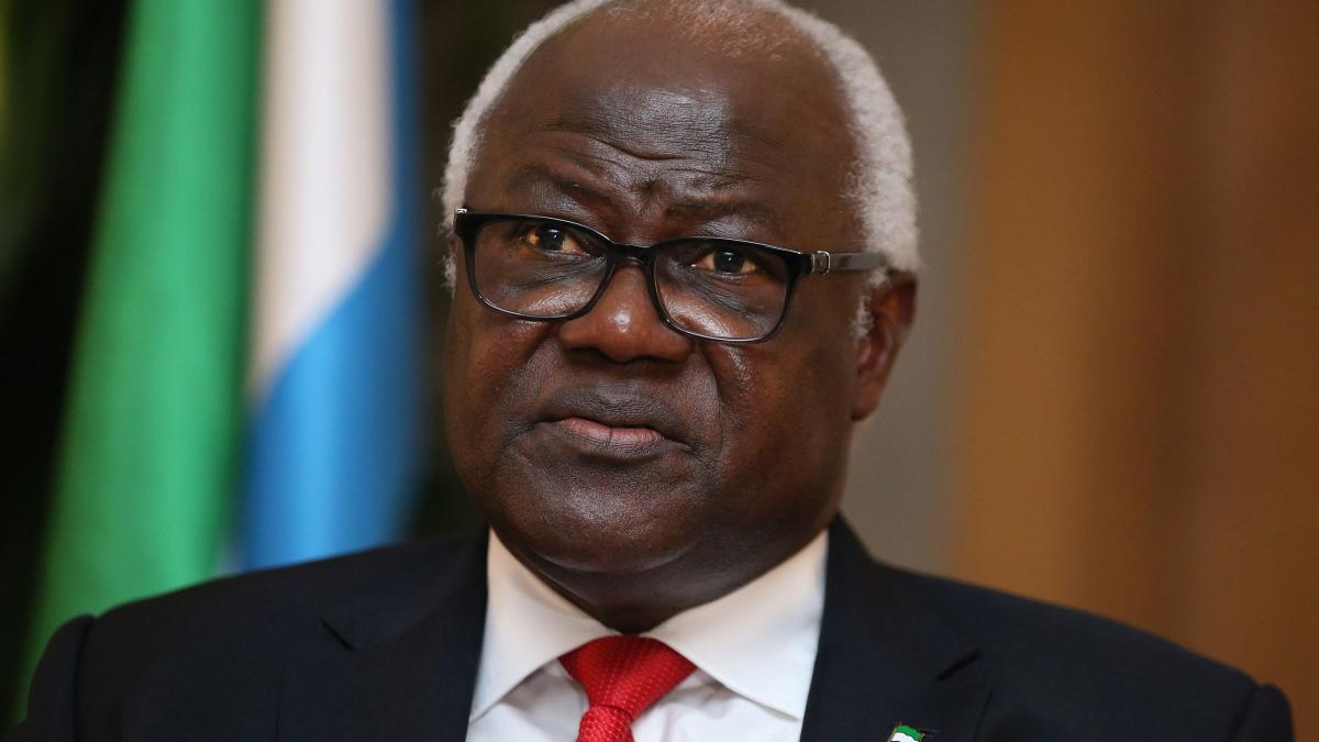 Sierra Leone îi permite fostului președinte Koroma să părăsească țara din motive medicale