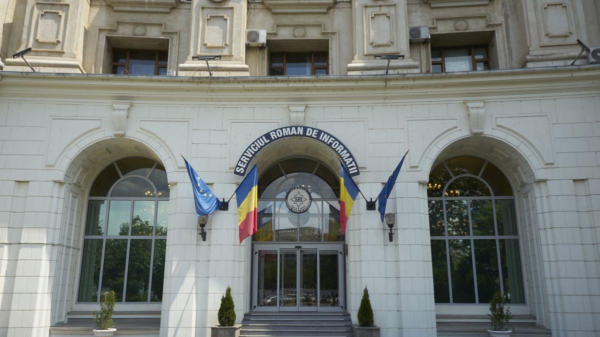 Operațiunea „Scrisoarea”: SRI cumpără plicuri albe și crem, de peste un milion de lei