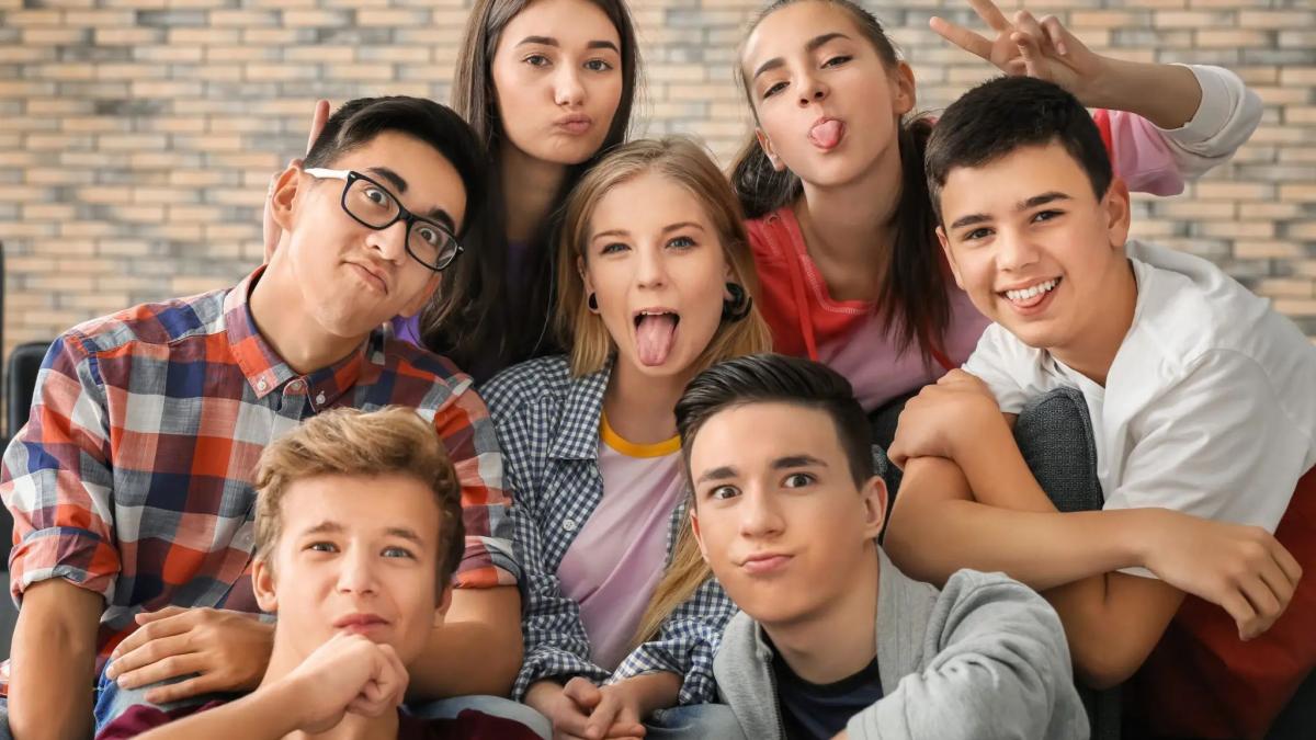 De ce te simți vulnerabil în timpul adolescenței