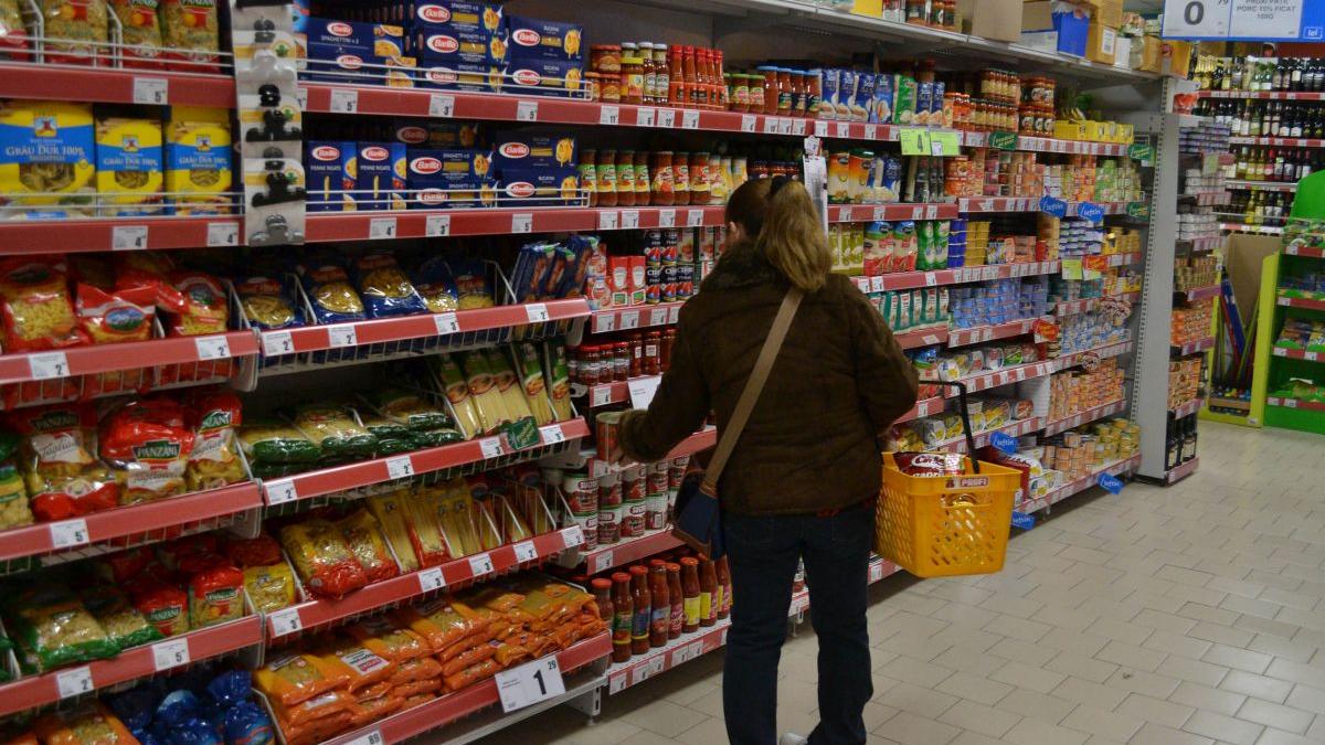 Guvernul ține în dulap arma împotriva scumpirii alimentelor. 235.000 de fermieri sunt în incapacitate de plată 