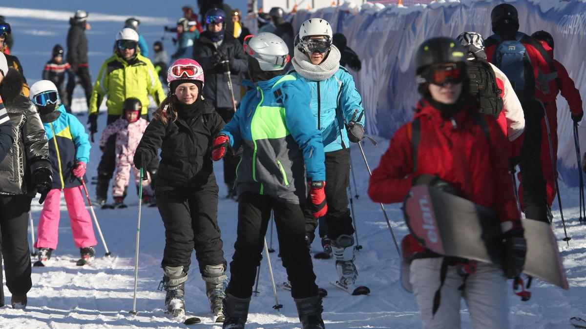 romanii turism schi ucraina razboi statiune bukovel