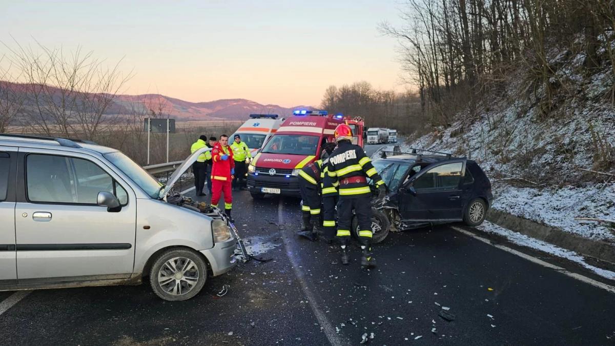 Accident grav pe DN 14B, în Copșa Mică, județul Sibiu. Șase persoane au fost rănite