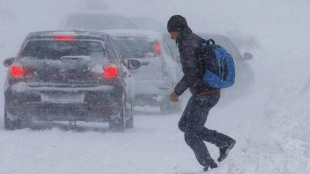 Avertizare meteo de vreme rea în mare parte a țării. Ninsori și polei. 27 de județe sub Cod galben