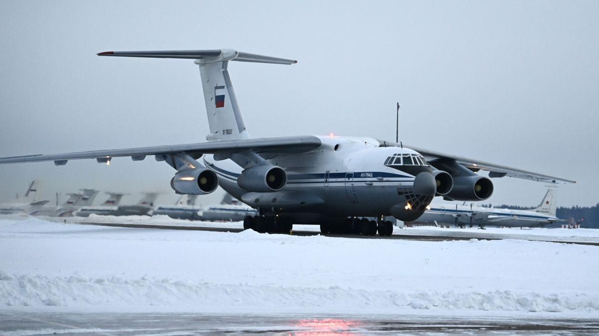 Un avion militar rusesc de transport Il-76 s-a prăbușit în apropierea graniței ucrainene