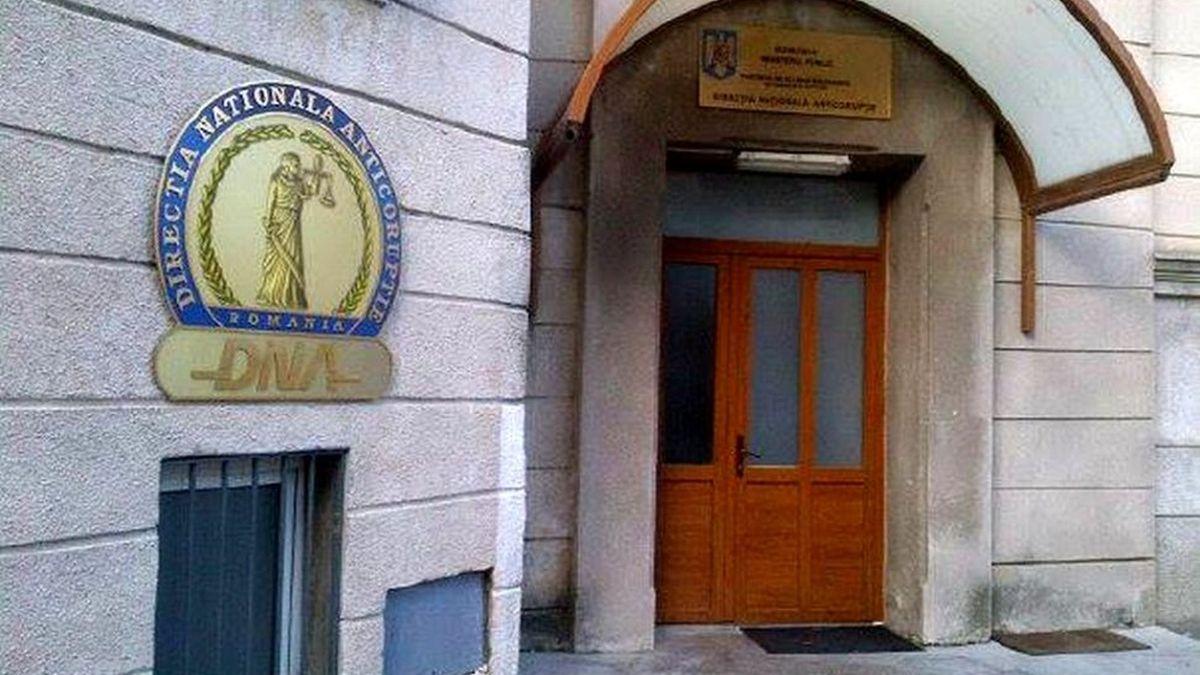 Cutremur în PNL: Iulian Dumitrescu, vizat de DNA într-un dosar de luare de mită şi fals în declarații
