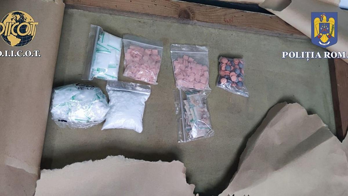 Polițiștii de frontieră din Giurgiu au găsit aproape un kilogram de cocaină într-o mașină