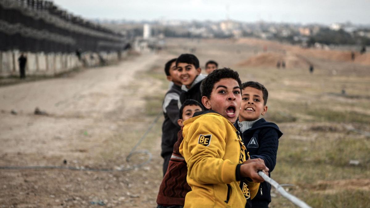 Copiii din Gaza ar putea să piardă un an de studii. Cursurile sunt suspendate și școlile au fost închise