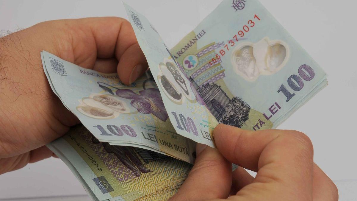Analiză ZF: numărul de salariaţi și salariile au atins un maxim istoric în România
