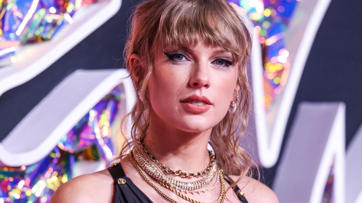 Premiile Grammy 2024: Taylor Swift, singura artistă care câștigă de patru ori premiul pentru albumul anului. Rapperul Killer Mike, arestat la gală, imediat după ce a câștigat trei premii