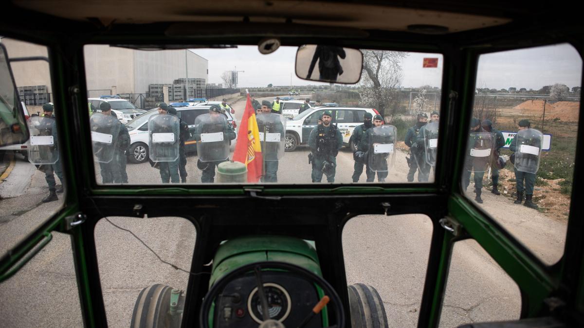 Răscoala agricultorilor ajunge în Spania