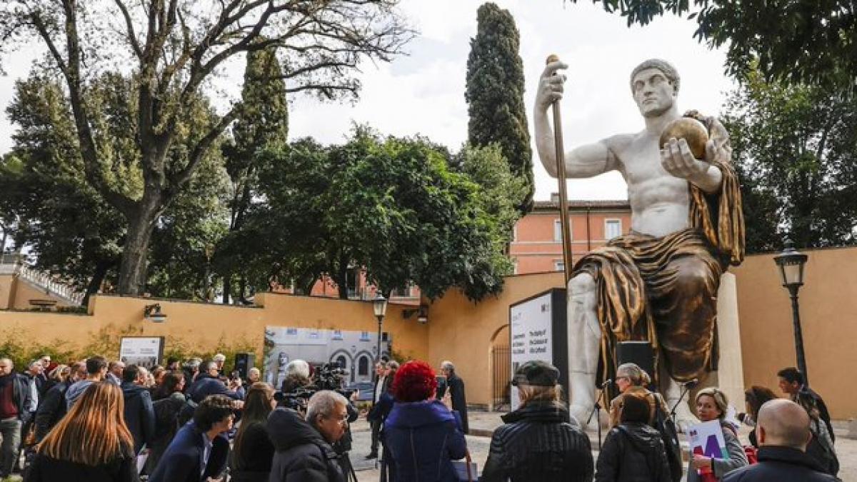 Impresionant: Statuia gigant din bronz a imparatului Constantin de la Roma a fost reconstituită