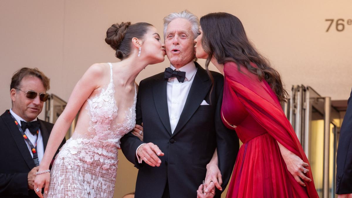Michael Douglas, de nerecunoscut în rolul lui Benjamin Franklin. Care a fost reacția soției sale, Catherine Zeta-Jones