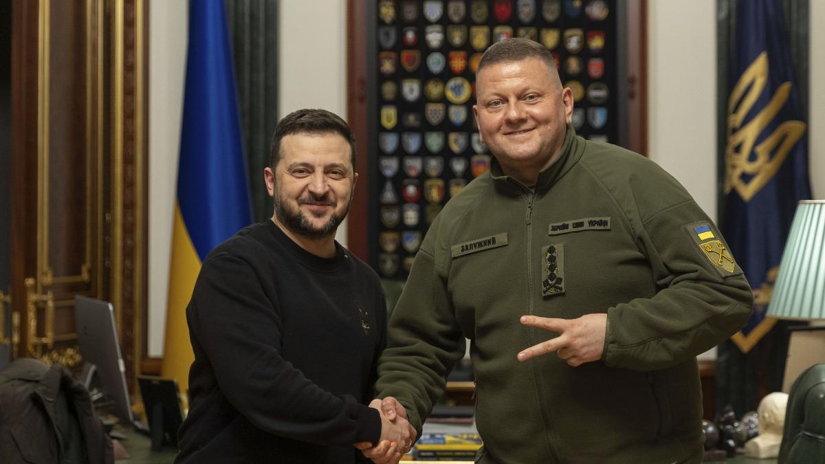 Volodimir Zelenski a numit un nou șef al statului major, după ce l-a demis pe generalul Zalujnîi. Cine este "Leopardul zăpezii"